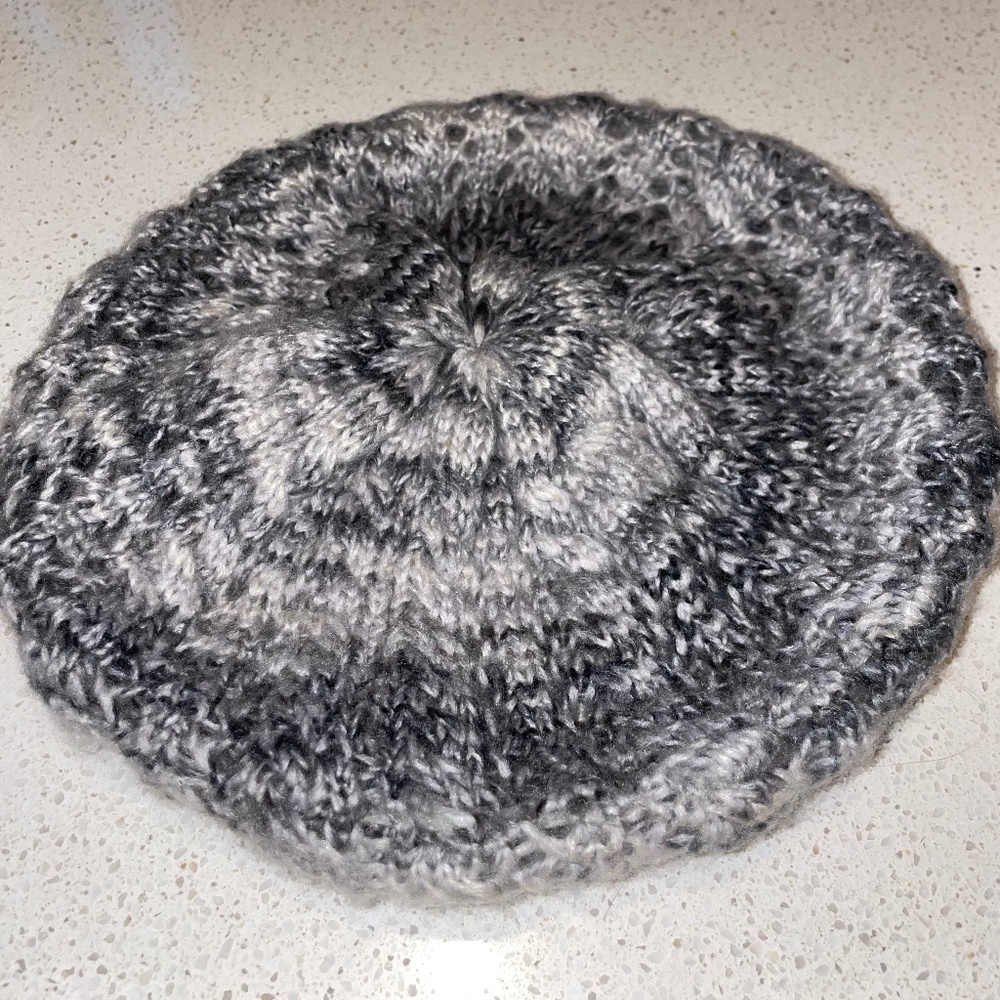 GREY & WHITE KNIT CAP O/S